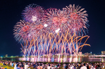 新潟まつり花火大会
海洋散骨 | 新潟不定期クルーズ DEPARTURES