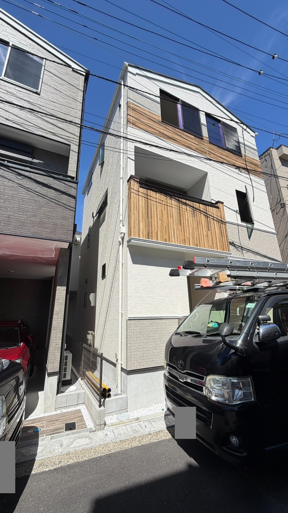 お隣のB様宅。建物の形状と配管ルートを確認します。
