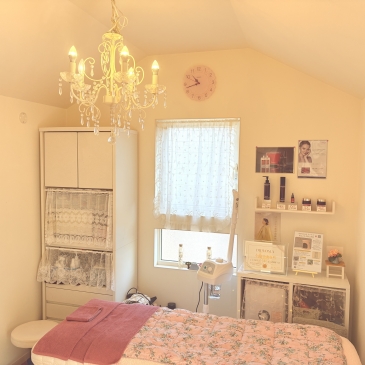 【千葉・柏市】
フェイシャルエステとよもぎ蒸しのお店

大人の褒められ水光肌★ニキビ・たるみ・しみ・しわをリセット
身体＆お肌を土台から整える❤結果重視の黄土よもぎ蒸し