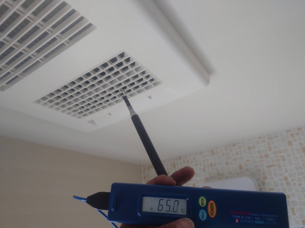 試運転 暖房温度測定 65℃（デジタル温度計）