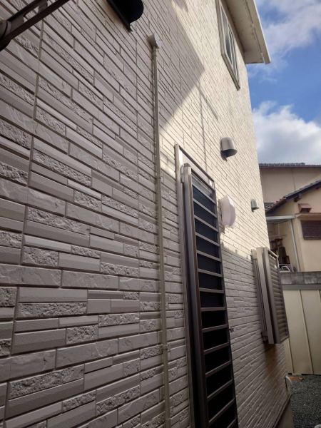 外壁に沿ったVE管配線ルート全景