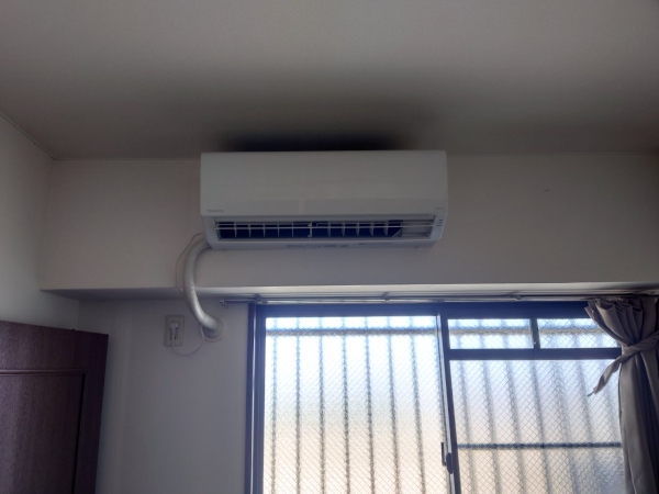 2階のお部屋に設置したエアコンの室内機