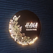 愛知県名古屋店舗看板製作・ミラー看板・木製看板・エステネイルサロン看板